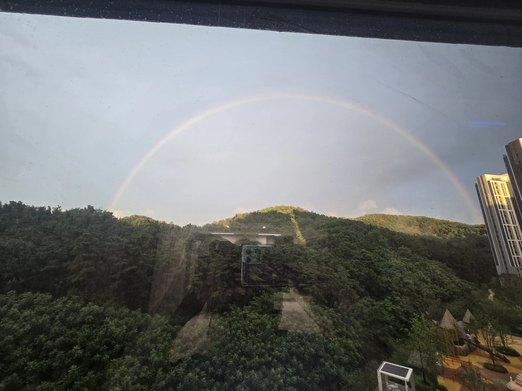 집에서 본 무지개